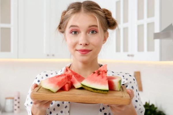 
        Стейк, тартар и лже-тунец. Топ необычных блюд из арбуза    
