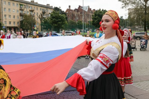 В Ленобласти отметили День государственного флага России В Ленобласти отметили День государственного флага России