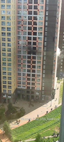 Десятки человек вывели из дома в Кудрово из-за пожара