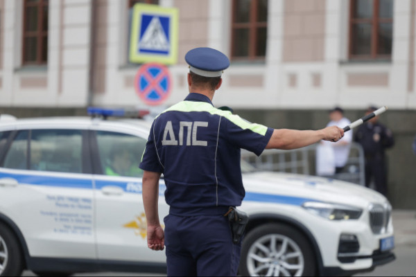 В Кингисеппе на взятке попались гаишники. Водителя с наличными ждали полтора часа В Кингисеппе на взятке попались гаишники. Водителя с наличными ждали полтора часа