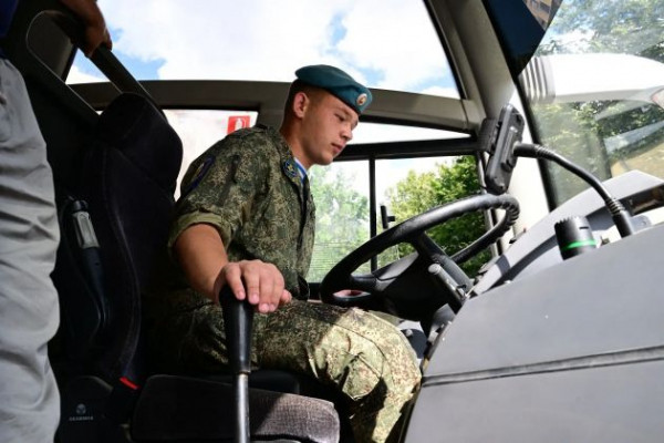 Правительство Ленобласти передало два автобуса Минобороны РФ