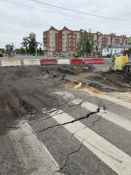В Тосно перекрыли участок на шоссе Барыбина. Там не смог проехать и самосвал