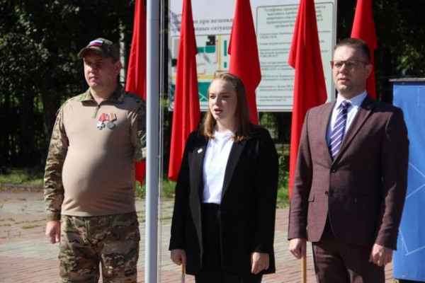 В Ленобласти отметили День государственного флага России В Ленобласти отметили День государственного флага России