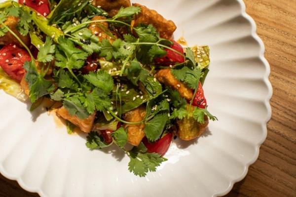 Взрывной вкус! Готовим трендовые салаты с хрустящими баклажанами
Взрывной вкус! Готовим трендовые салаты с хрустящими баклажанами