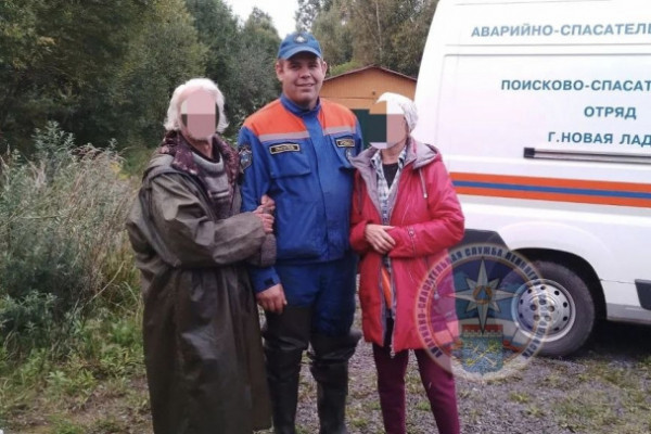 Пожилого грибника нашли в лесу в Волховском районе