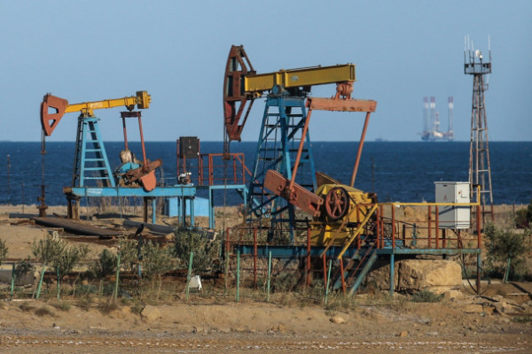 Страны ОПЕК+, включая Россию, повысили квоты на добычу нефти