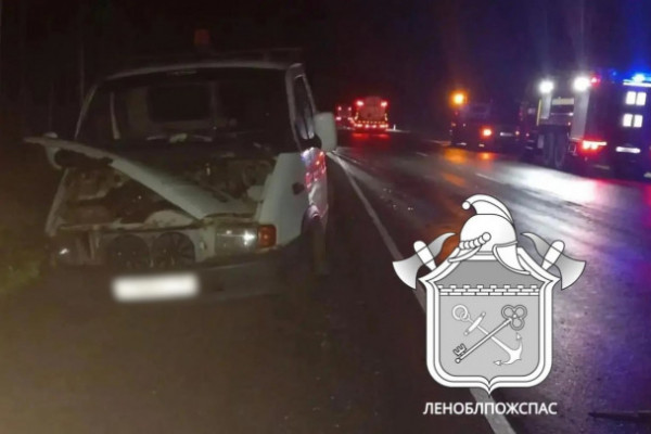 "Газель" развернуло на встречку в Волховском районе Ленобласти