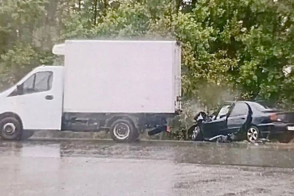В Тихвине водителя Kia госпитализировали после удара с "Газелью"