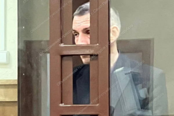 Ударил пять раз ножом в шею, а тело - в морозилку. В Петербурге за убийство матери арестовали сына Ударил пять раз ножом в шею, а тело - в морозилку. В Петербурге за убийство матери арестовали сына