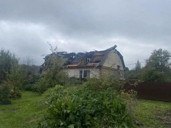 В Волосово при пожаре погиб ребенок. Еще одну девочку госпитализировали