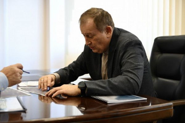 Вице-премьер и глава&nbsp;Минпромторга России приехали к Дрозденко