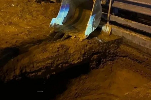 На КАД у Мурино один рабочий погиб при обвале песка в траншею, второго удалось спасти