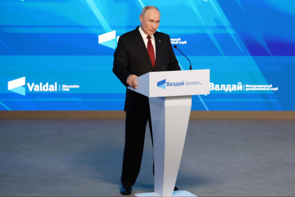 Путин закончил выступление на &laquo;Валдае&raquo;. Говорил больше о международных вопросах