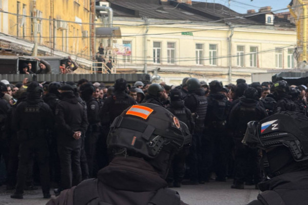 На Сенной рынок пришли силовики проверить документы - фото, видео
