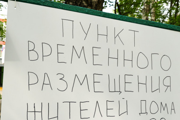 Жители Гатчины не вернулись домой после налета БПЛА, в их подъезде - следователи